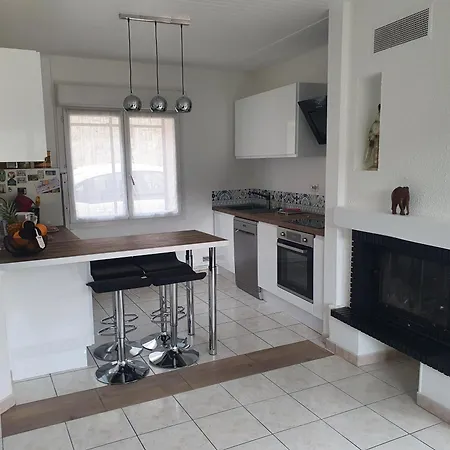 Le Bas Du Rocher Holiday home